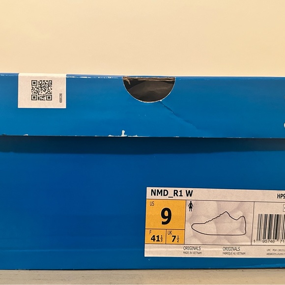 ‼️Price Drop‼️ 🥇 offer being accepted Adidas NMD_R1 Shoes - Picture 8 of 9